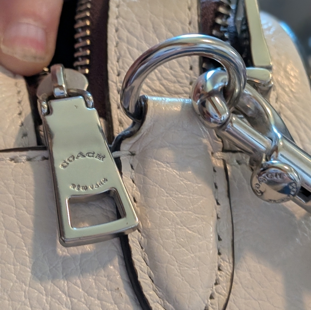 Coach Jes Camera Striped Pebbles Leather With Pebbled Leather Zebra Guitar Strap - Picture 10 of 16